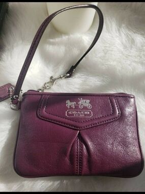 Vintage Coach Pleated Leather Wristlet Plum Purple-Silver Logo Y2K